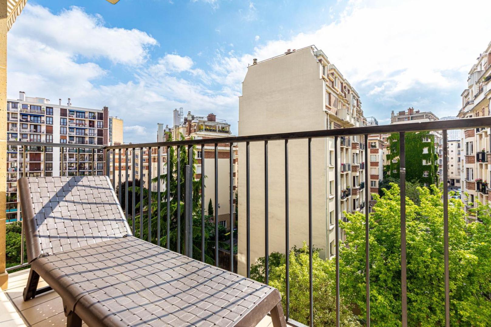 Appartement Guestready - Serene Retreat With A Balcony Parijs